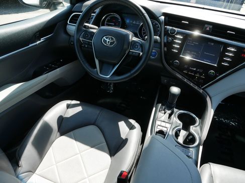 Used 2018 Toyota Camry XLE FWD image 9