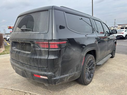 Used 2023 Jeep Wagoneer L Series II w/ Convenience Group I image 5