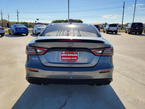 Used 2023 Nissan Maxima SR w/ Sport Mat Group FWD image 4