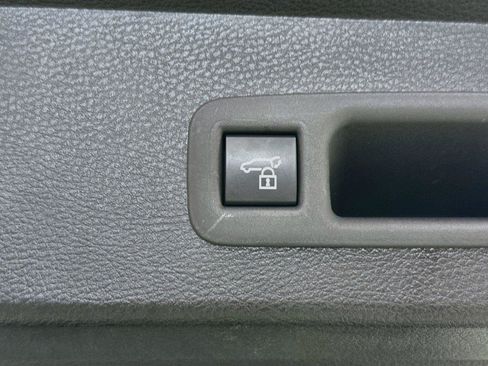 Certified 2026 Toyota Sienna XLE FWD image 39