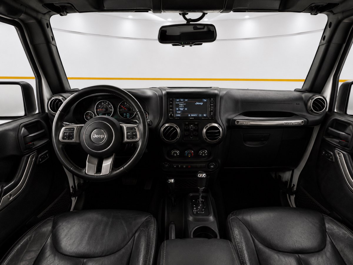 Used 2018 Jeep Wrangler Unlimited Sahara AWD/4WD image 15