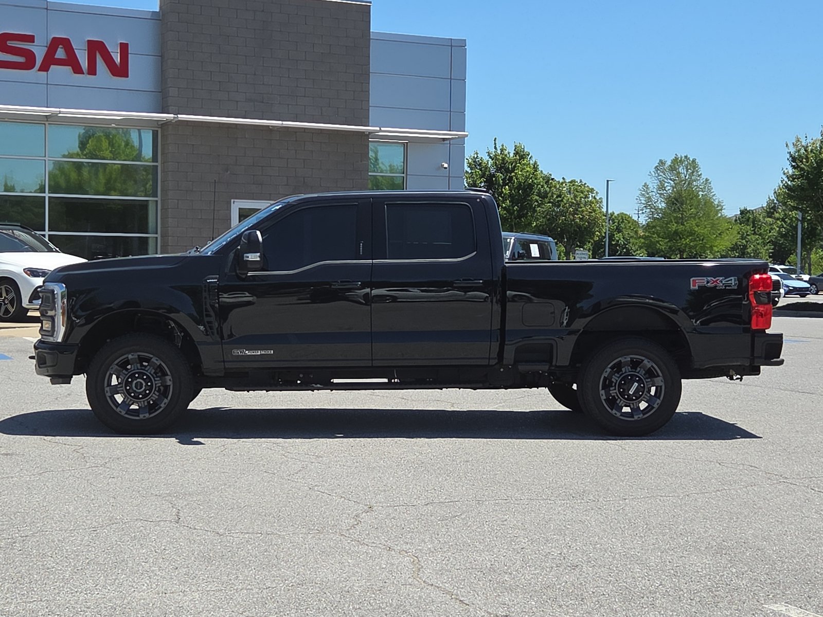 Used 2024 Ford F250 Lariat w/ Lariat Ultimate Package AWD/4WD image 3