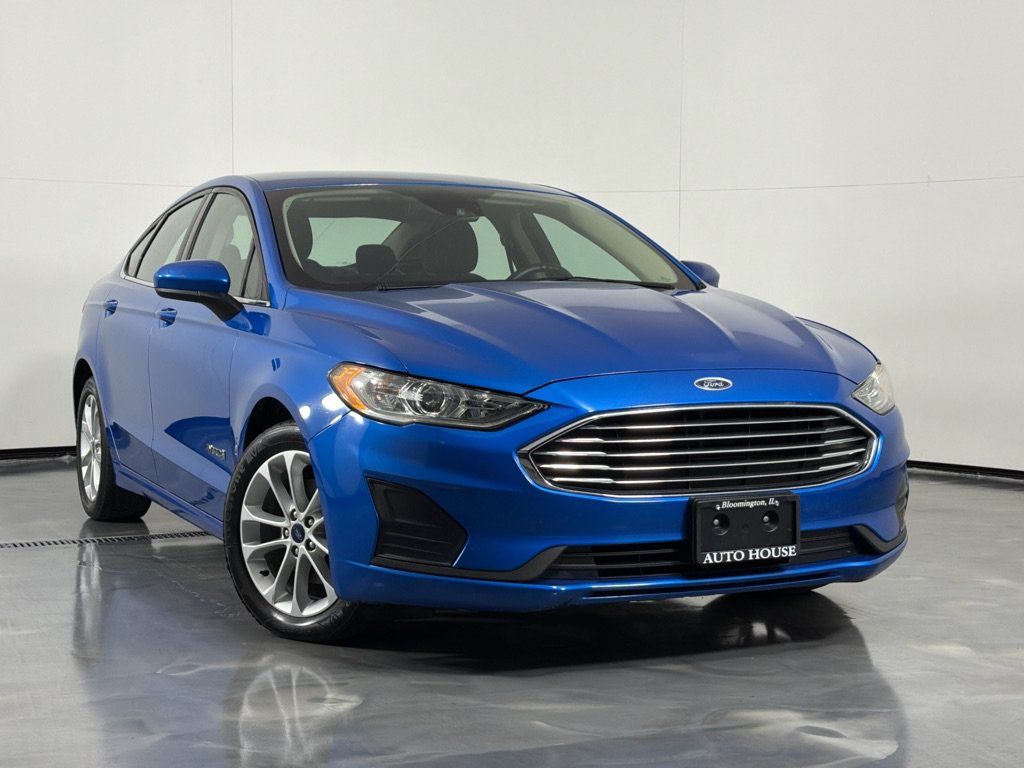 Used 2019 Ford Fusion SE FWD image 2