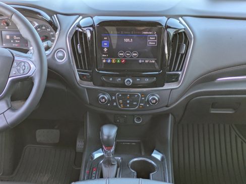 Used 2023 Chevrolet Traverse RS image 18