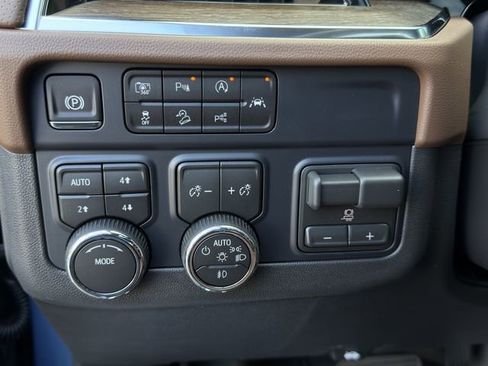 New 2026 Chevrolet Tahoe High Country w/ Sun And Tow Package AWD/4WD image 18
