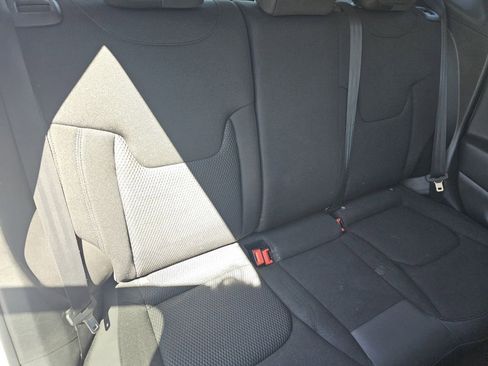 Used 2018 Jeep Renegade Altitude FWD image 27