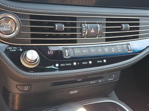Certified 2022 Lexus LS 500 AWD w/ Interior Upgrade Package image 18