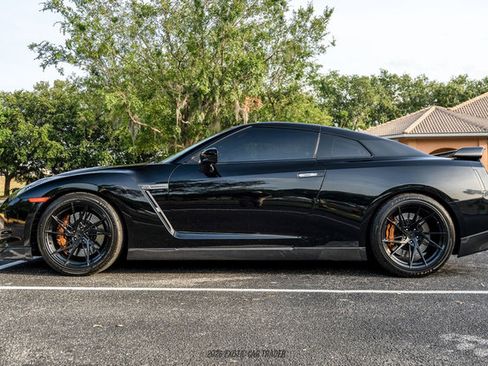 Used 2010 Nissan GT-R Premium AWD/4WD image 1