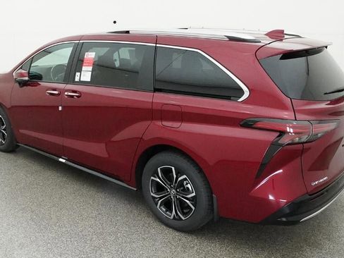 New 2026 Toyota Sienna Platinum image 5