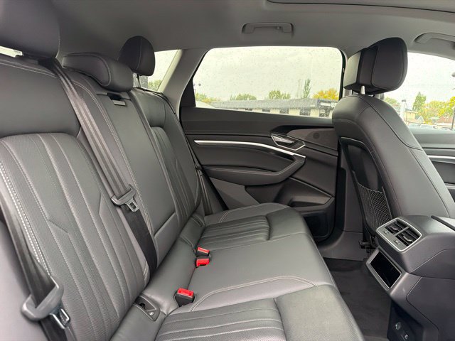 Used 2023 Audi e-tron Premium Plus w/ Premium Plus Package AWD/4WD image 14