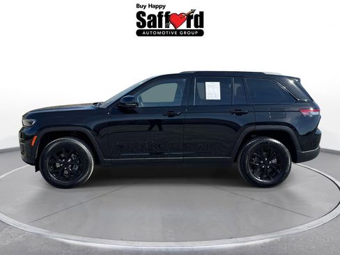 Used 2025 Jeep Grand Cherokee Altitude AWD/4WD image 6
