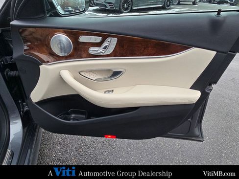 Used 2018 Mercedes-Benz E 300 E 300 image 31