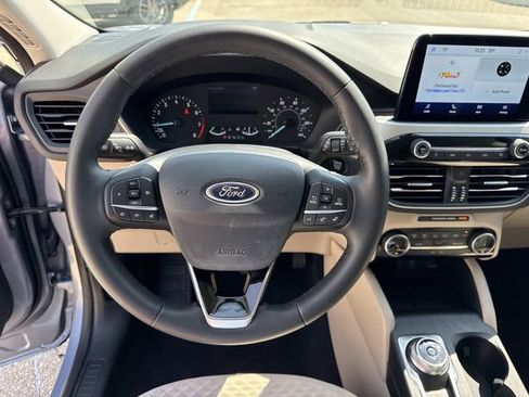 Used 2022 Ford Escape SE w/ SE Sport Appearance Package FWD image 25