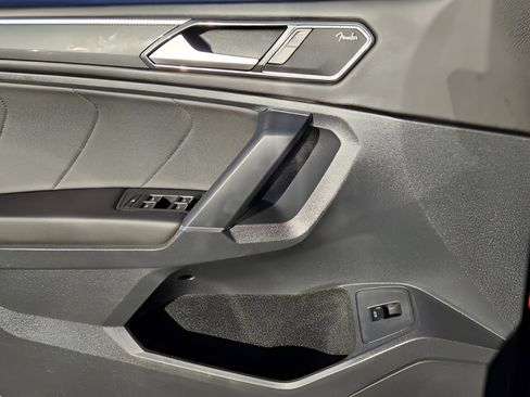 Used 2018 Volkswagen Tiguan SEL Premium image 30