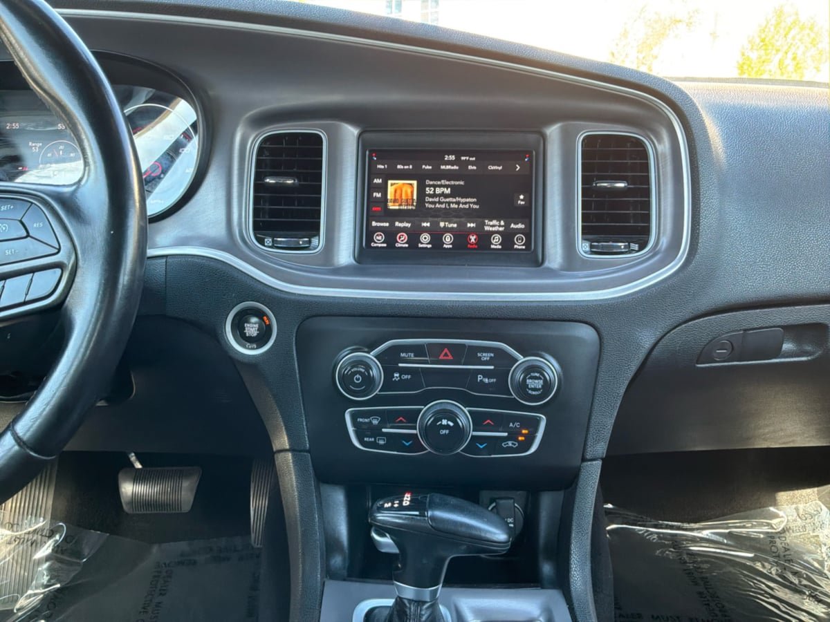 Used 2022 Dodge Charger SXT RWD image 15