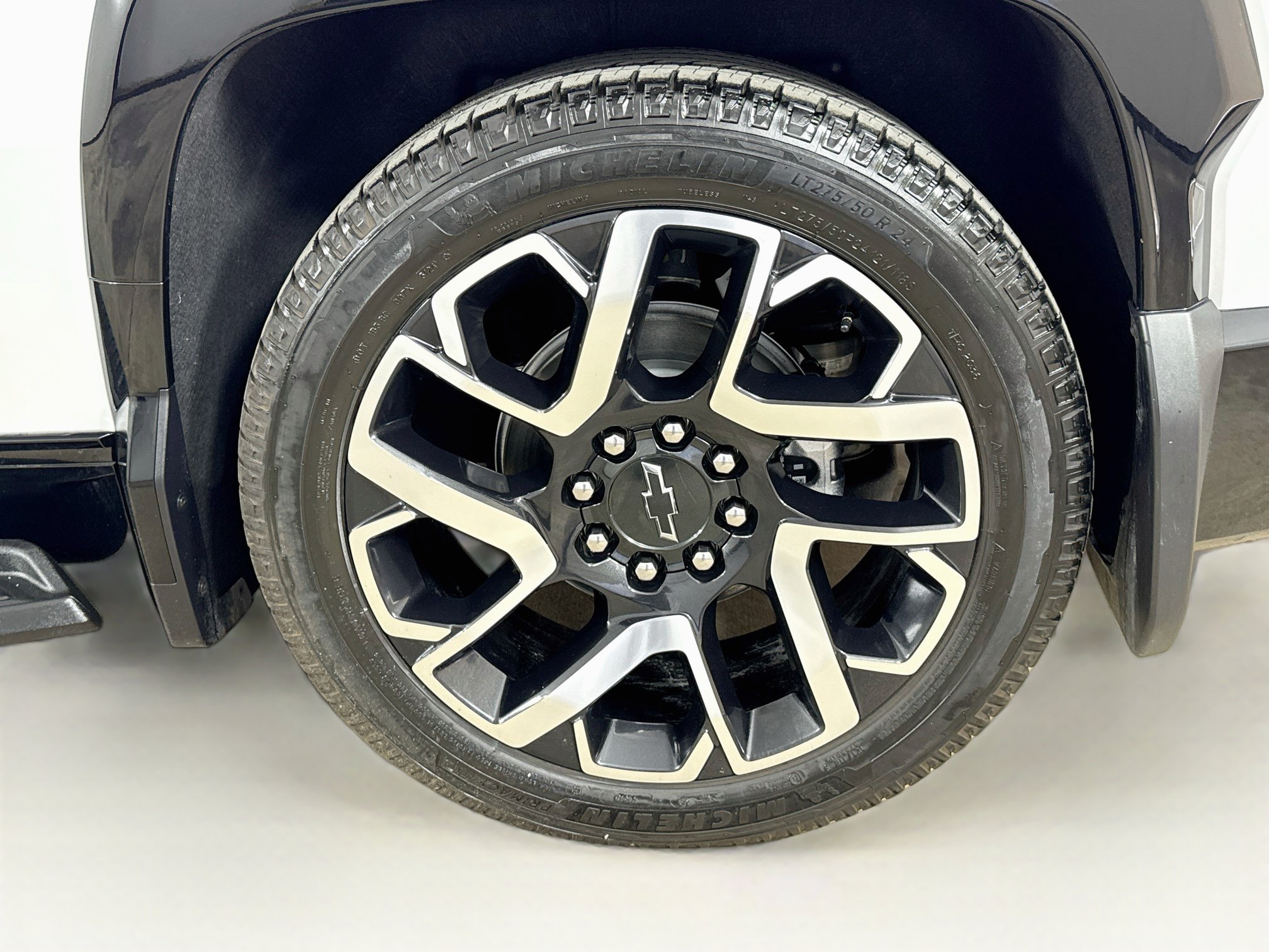 Used 2024 Chevrolet Silverado EV RST AWD/4WD image 34