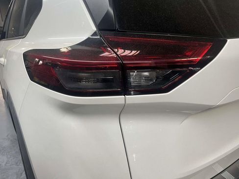 Used 2023 Nissan Rogue SV image 11