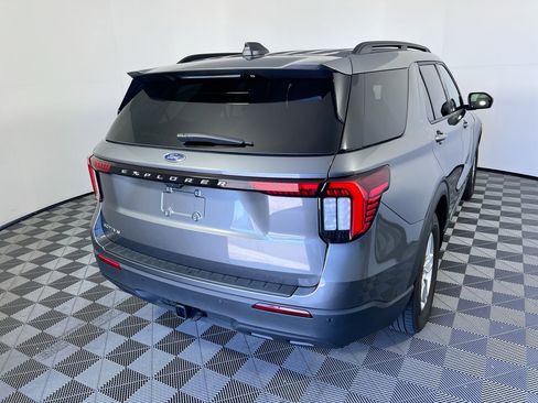 Used 2025 Ford Explorer Active image 3