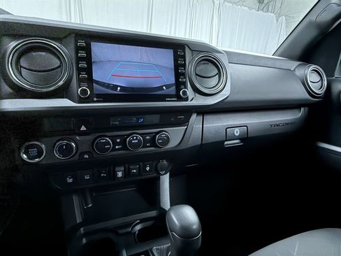 Used 2022 Toyota Tacoma TRD Off-Road w/ Technology Package image 22