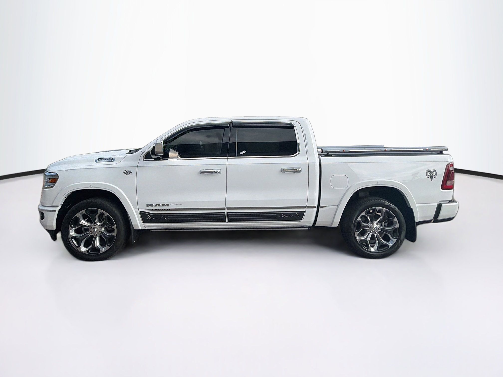 Used 2023 RAM 1500 Limited w/ Body Color Bumper Group AWD/4WD image 4