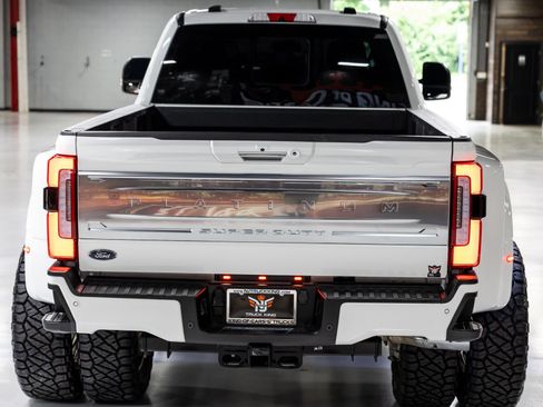 Used 2023 Ford F450 Platinum w/ FX4 Off-Road Package AWD/4WD image 18