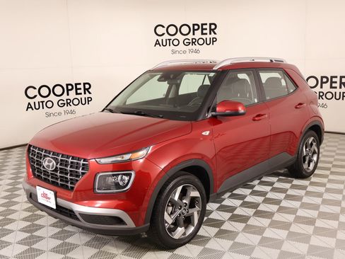 Used 2025 Hyundai Venue Limited image 11