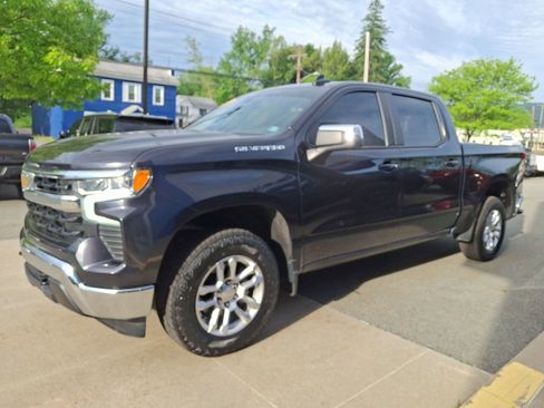 Used 2023 Chevrolet Silverado 1500 LT AWD/4WD image 3
