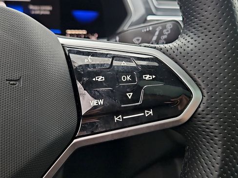 Certified 2022 Volkswagen Tiguan SE R-Line image 25