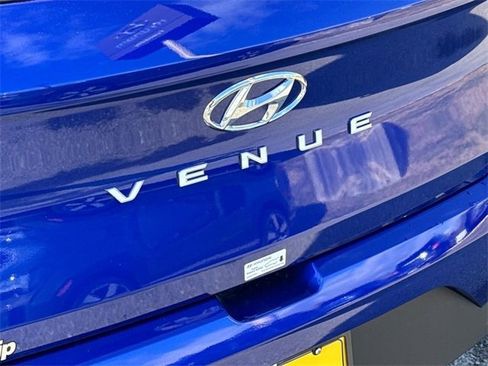 New 2025 Hyundai Venue SEL image 19