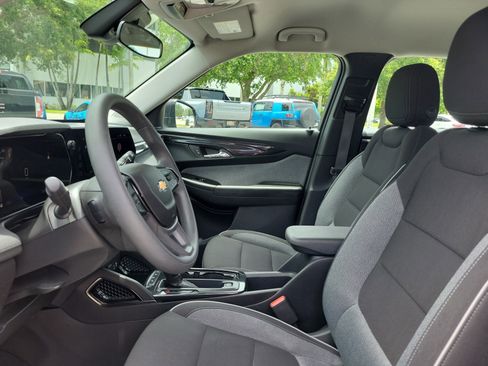 Used 2025 Chevrolet TrailBlazer LS FWD image 23