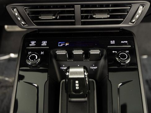 Certified 2025 Porsche 911 Carrera image 44