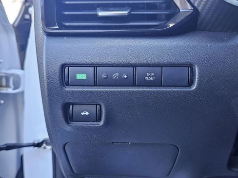 Used 2025 Nissan Sentra SV FWD image 31