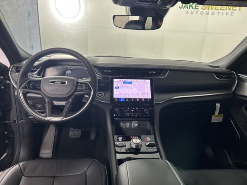 New 2025 Jeep Grand Cherokee Overland image 15
