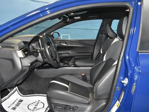 Used 2025 Toyota Camry SE image 6