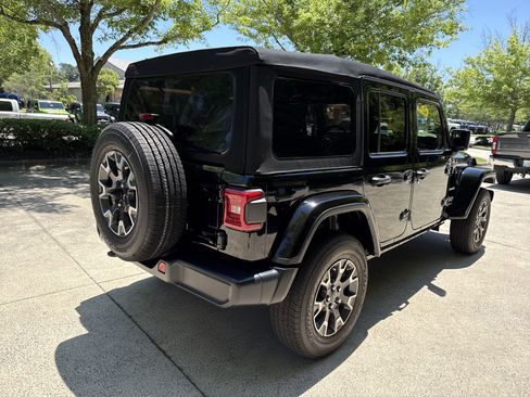 Used 2024 Jeep Wrangler Unlimited Sahara AWD/4WD image 7