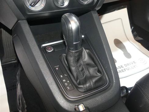 Used 2015 Volkswagen Jetta SE FWD image 40