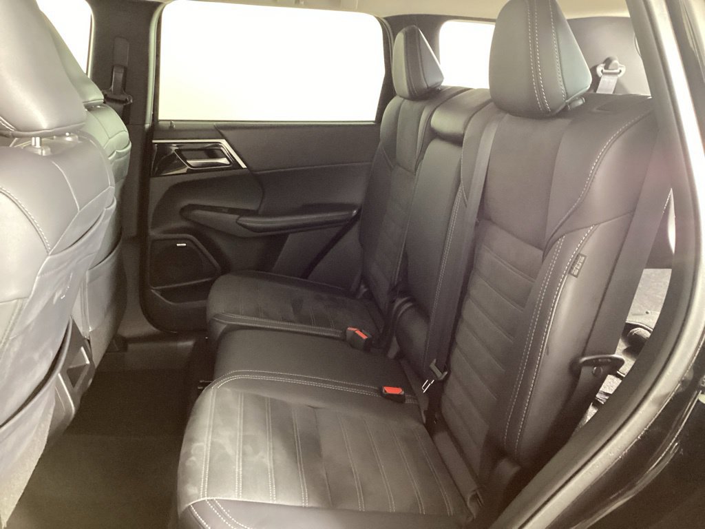 Used 2025 Mitsubishi Outlander SE AWD/4WD image 28