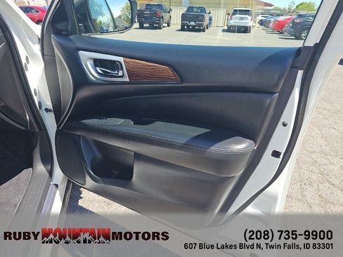 Used 2018 Nissan Pathfinder Platinum FWD image 36