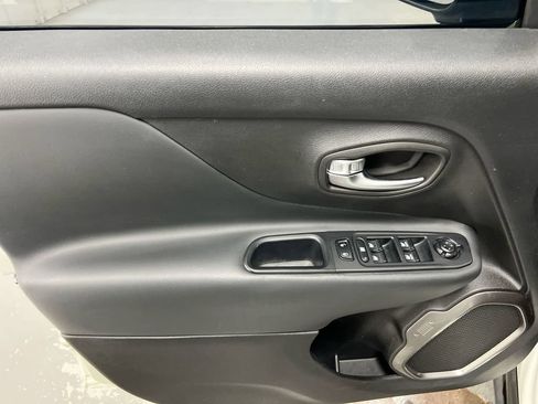 Used 2018 Jeep Renegade Limited w/ Advanced Technology Group FWD image 20