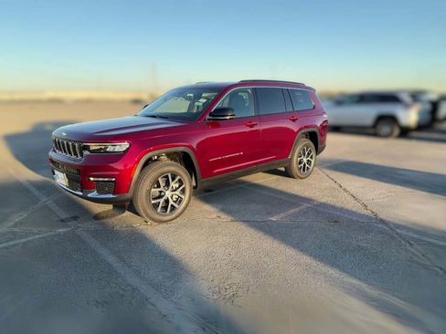 New 2025 Jeep Grand Cherokee L Limited w/ Luxury Tech Group II image 4