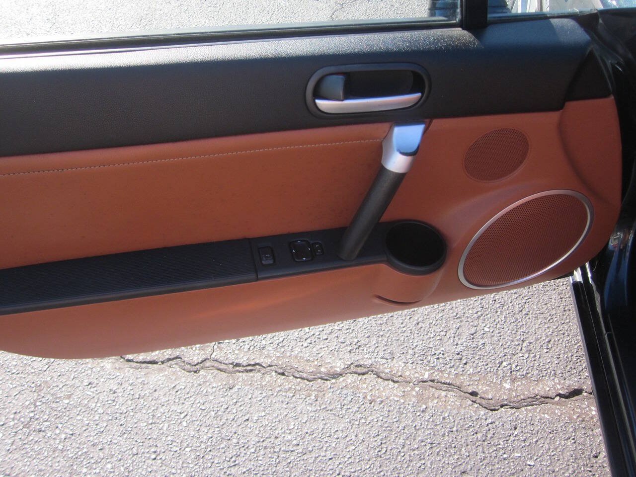Used 2006 MAZDA MX-5 Miata Grand Touring RWD image 11