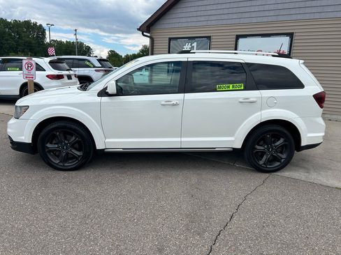 Used 2018 Dodge Journey Crossroad w/ Nav & Sun Group FWD image 8