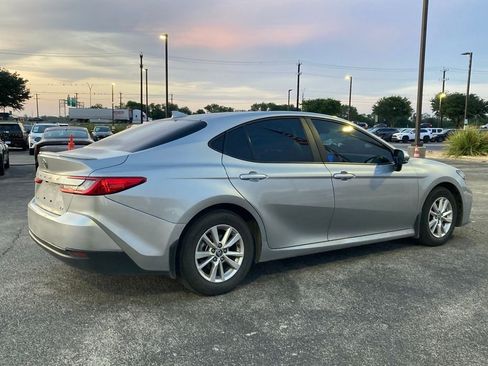 Used 2025 Toyota Camry LE w/ Convenience Package FWD image 5