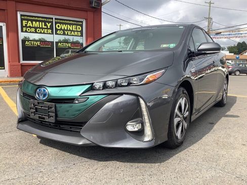 Used 2017 Toyota Prius Prime Advanced FWD image 3