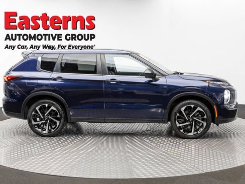 Used 2022 Mitsubishi Outlander SE AWD/4WD image 4