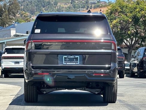 New 2026 Lincoln Navigator L Reserve w/ Jet Appearance Package AWD/4WD image 4