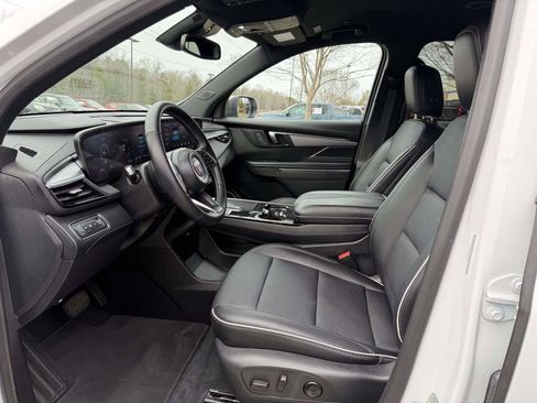 Used 2025 Buick Enclave Preferred image 17