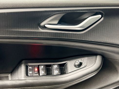 Used 2023 Jeep Grand Cherokee L Laredo image 16