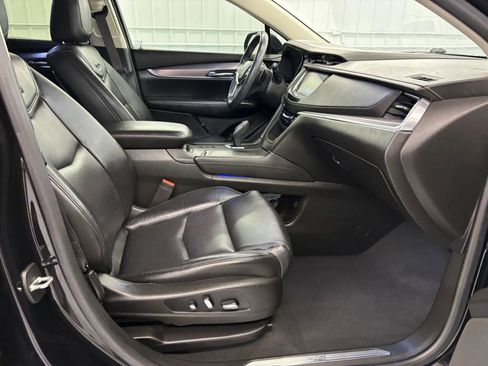 Used 2017 Cadillac XT5 Premium Luxury w/ LPO, Wheel Lock Package FWD image 30