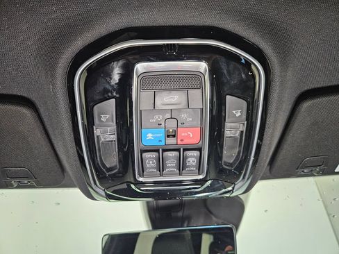 Used 2022 Jeep Grand Cherokee L Overland w/ Advanced Protech Group III AWD/4WD image 16